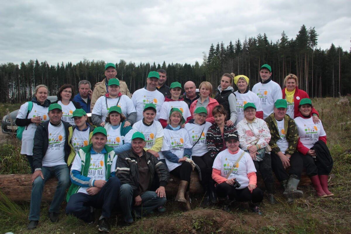 Администрация СП Ершовское в полном составе приняла участие в посадке леса