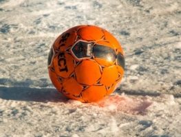 Футбол на снегу 1