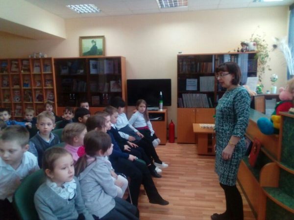 Первоклассники села Ершово пришли в гости к книжкам